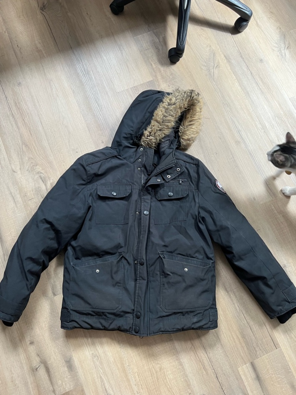 Men's Insulated Black Hooded Puffer Jacket with Faux Fur Trim
